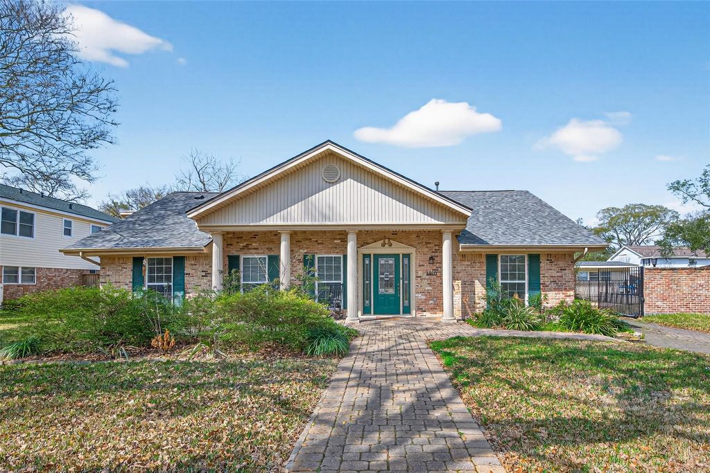 1910 Claiborne Drive, League City, TX 77573