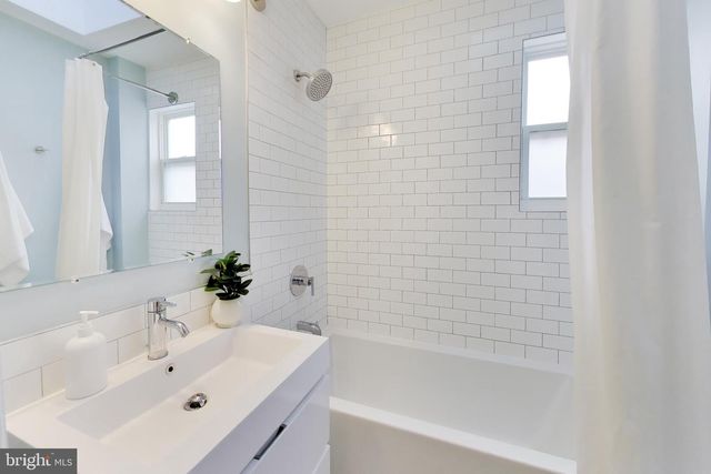 1404 CONSTITUTION AVE NE, Washington, DC 20002