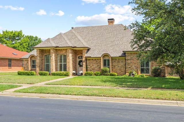 504 Evergreen Drive, Hurst, TX 76054