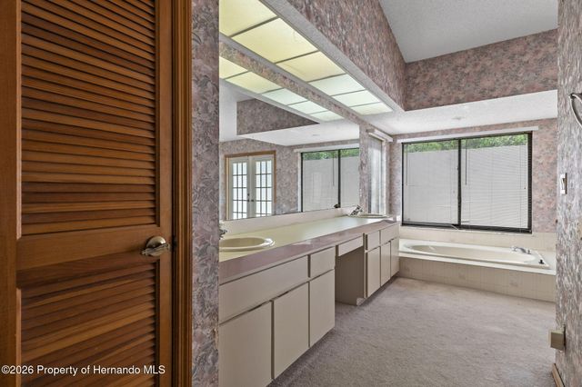 8959 Nakoma Way, Weeki Wachee, FL 34613