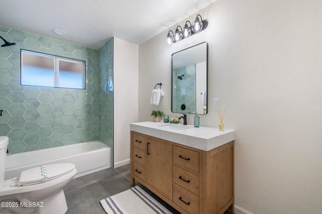 5532 E Burns Street, Tucson, AZ 85711