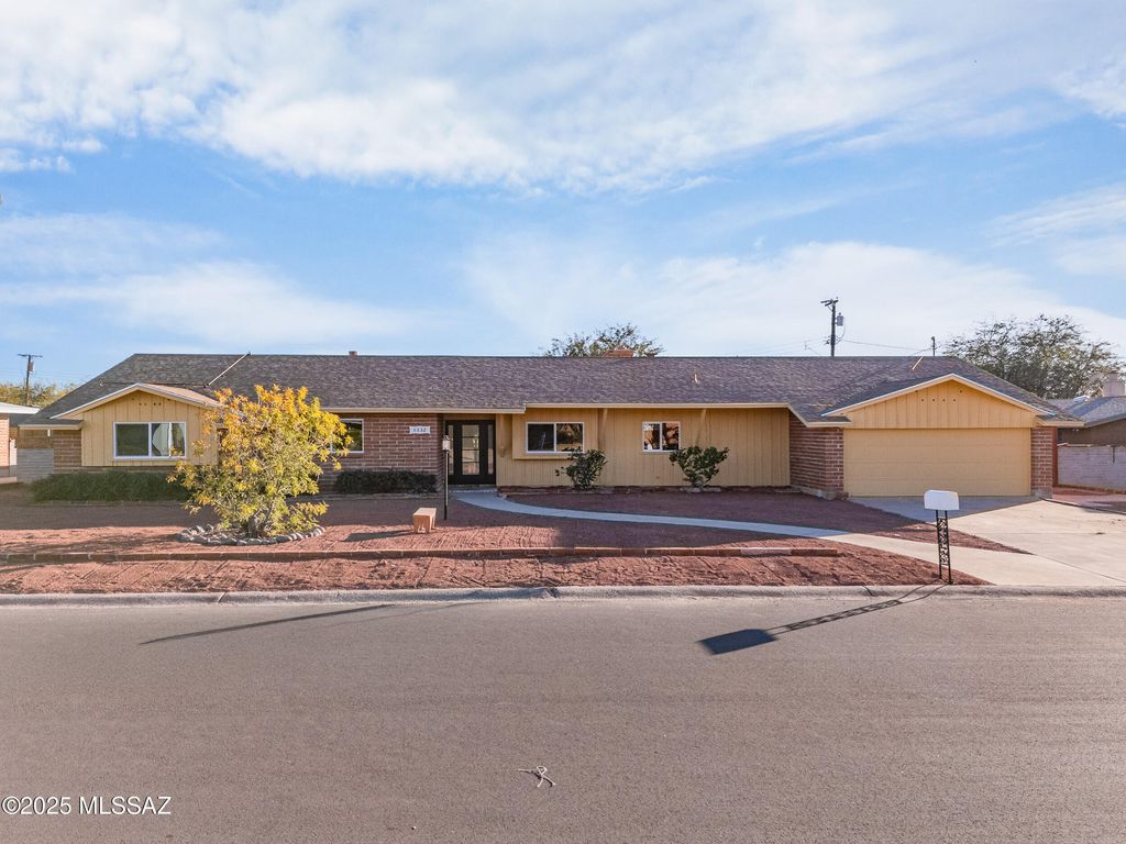 5532 E Burns Street, Tucson, AZ 85711