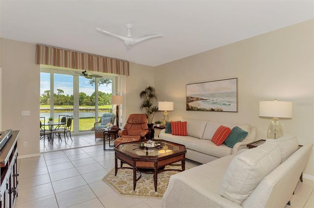 8911 VERANDA WAY 211, Sarasota, FL 34238