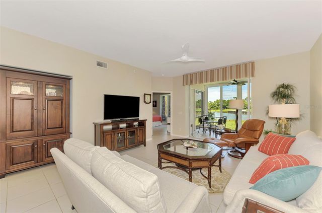 8911 VERANDA WAY 211, Sarasota, FL 34238