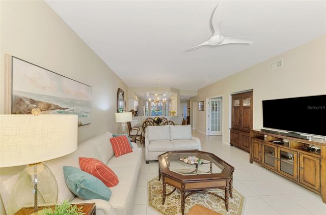 8911 VERANDA WAY 211, Sarasota, FL 34238