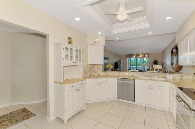 8911 VERANDA WAY 211, Sarasota, FL 34238