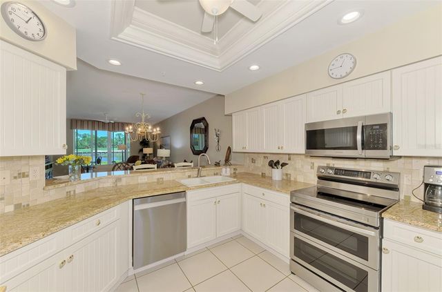 8911 VERANDA WAY 211, Sarasota, FL 34238