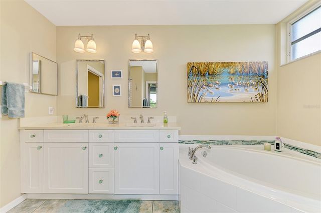 8911 VERANDA WAY 211, Sarasota, FL 34238