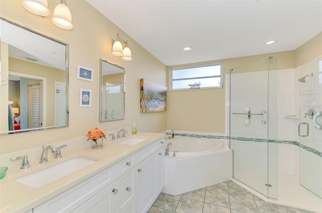 8911 VERANDA WAY 211, Sarasota, FL 34238