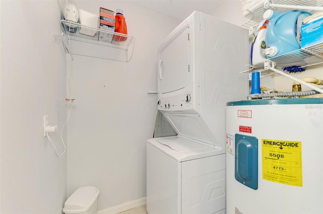 8911 VERANDA WAY 211, Sarasota, FL 34238