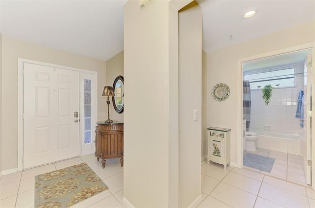 8911 VERANDA WAY 211, Sarasota, FL 34238