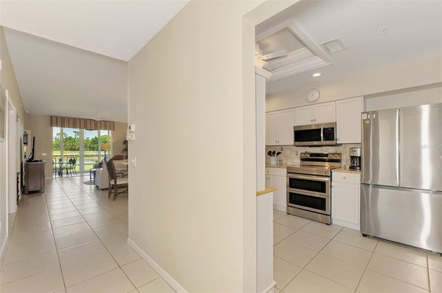 8911 VERANDA WAY 211, Sarasota, FL 34238