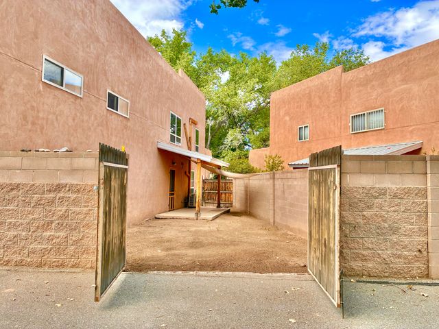 230 Cynthia Court NW A, Albuquerque, NM 87114