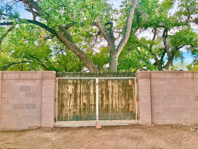 230 Cynthia Court NW A, Albuquerque, NM 87114