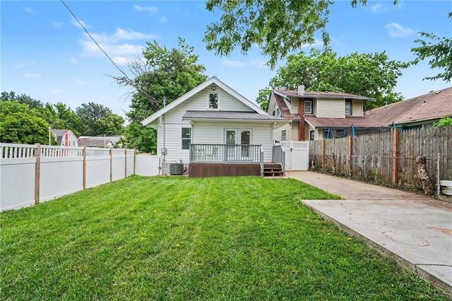 4002 S Benton Avenue, Kansas City, MO 64130