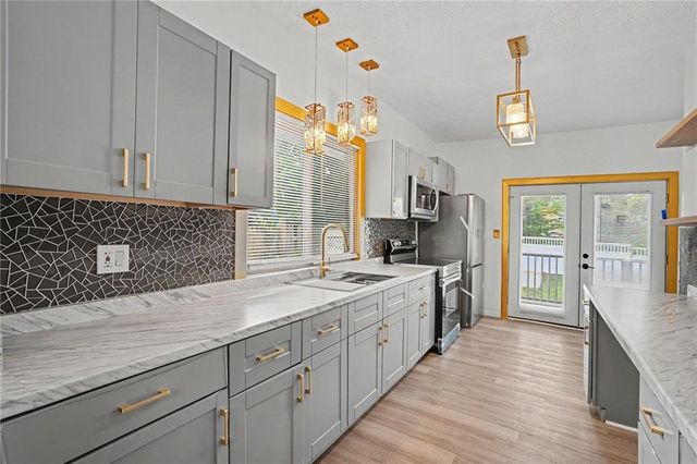 4002 S Benton Avenue, Kansas City, MO 64130