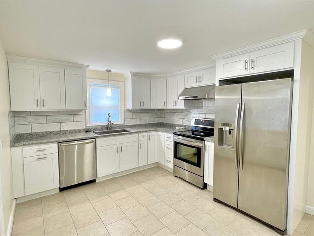 6 Booth St, Quincy, MA 02169
