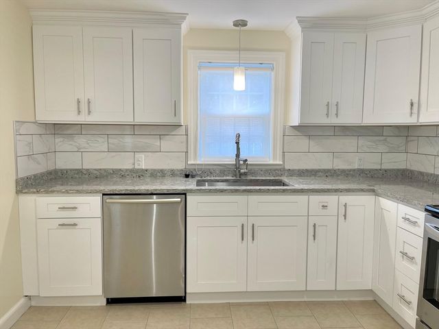 6 Booth St, Quincy, MA 02169
