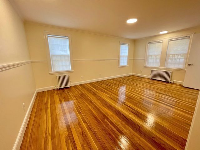6 Booth St, Quincy, MA 02169