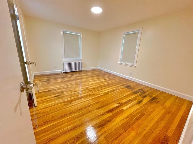 6 Booth St, Quincy, MA 02169