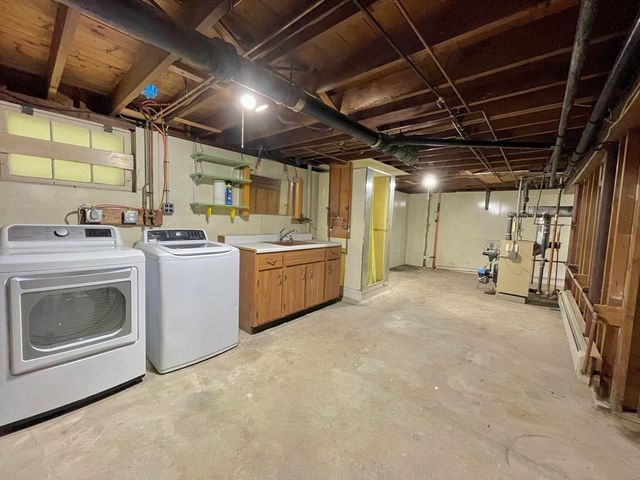 6 Booth St, Quincy, MA 02169