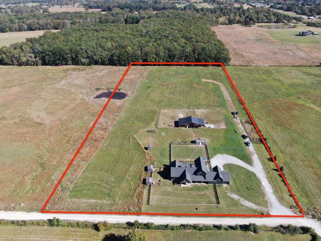 128 Emma Ln, Hohenwald, TN 38462