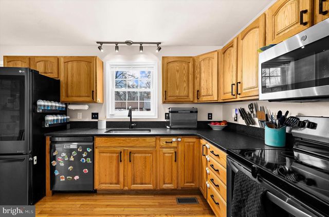 7665 CEDAR DR, Pasadena, MD 21122