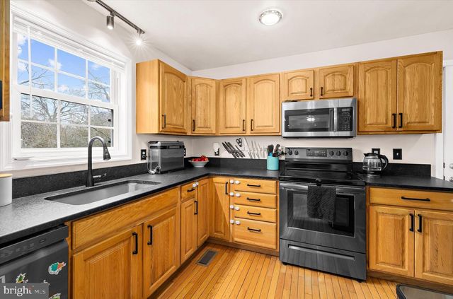 7665 CEDAR DR, Pasadena, MD 21122