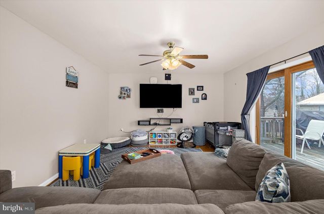 7665 CEDAR DR, Pasadena, MD 21122