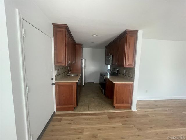 43 Brushy Neck Lane 13, Westhampton, NY 11977