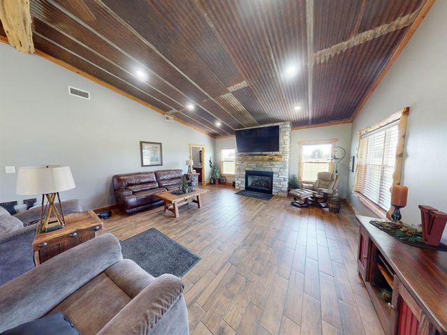 313 CR 4617, Troup, TX 75789