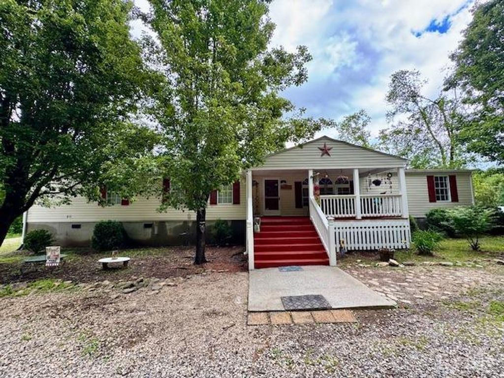 3164 Trent Hatchery Road, Appomattox, VA 24522
