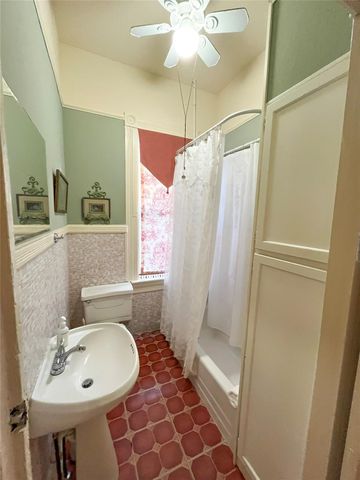 1515 33rd Street, Galveston, TX 77550