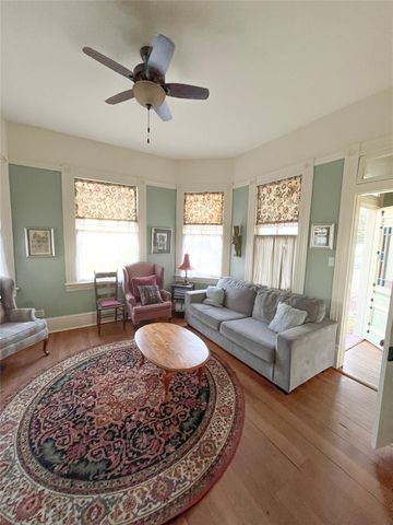 1515 33rd Street, Galveston, TX 77550