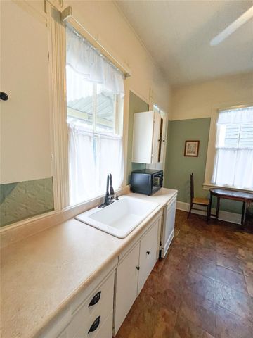 1515 33rd Street, Galveston, TX 77550