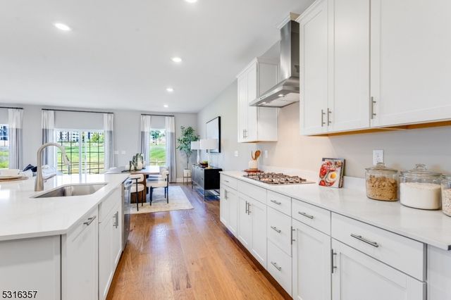 26 Gladstone Ct, Hanover Twp., NJ 07981