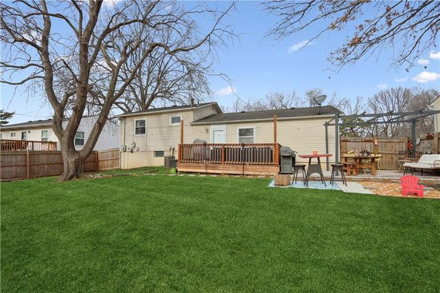 9231 W 100th Street, Overland Park, KS 66212