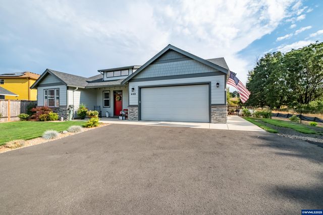 448 NW Coast Mountain Dr, Dallas, OR 97338
