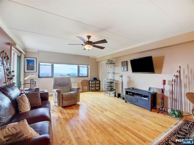 250 Gorge Road 22F, Cliffside Park, NJ 07010