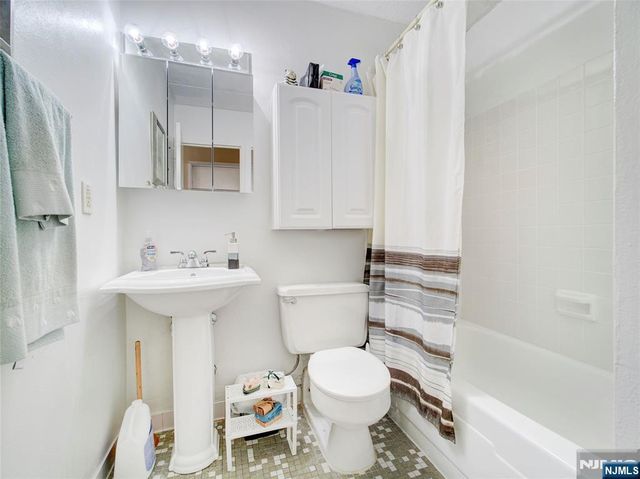 250 Gorge Road 22F, Cliffside Park, NJ 07010