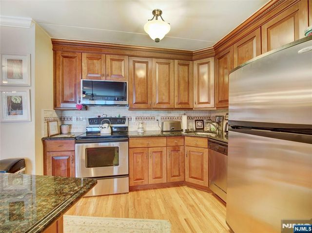 250 Gorge Road 22F, Cliffside Park, NJ 07010