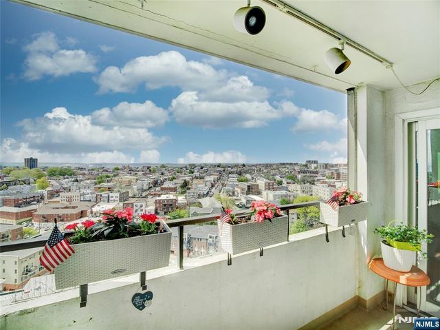 250 Gorge Road 22F, Cliffside Park, NJ 07010