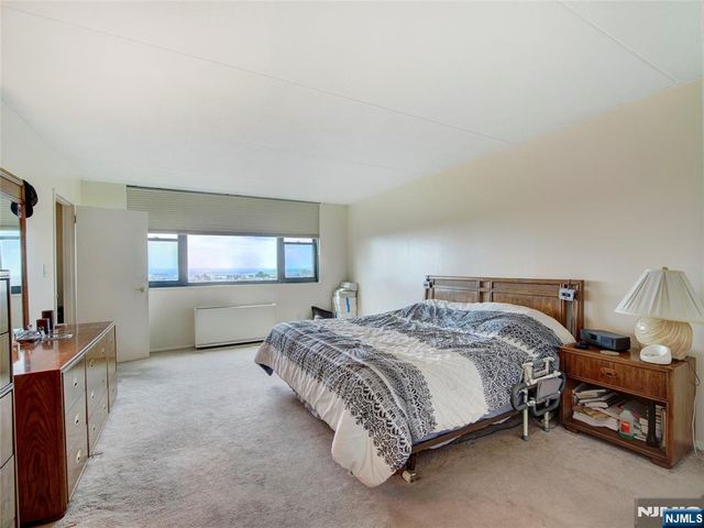 250 Gorge Road 22F, Cliffside Park, NJ 07010