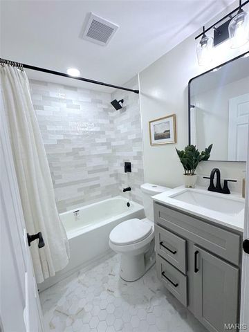 582 Brookhaven Court, Kirkwood, MO 63122