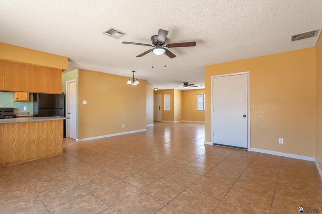 8678 E 25 ST, Yuma, AZ 85365