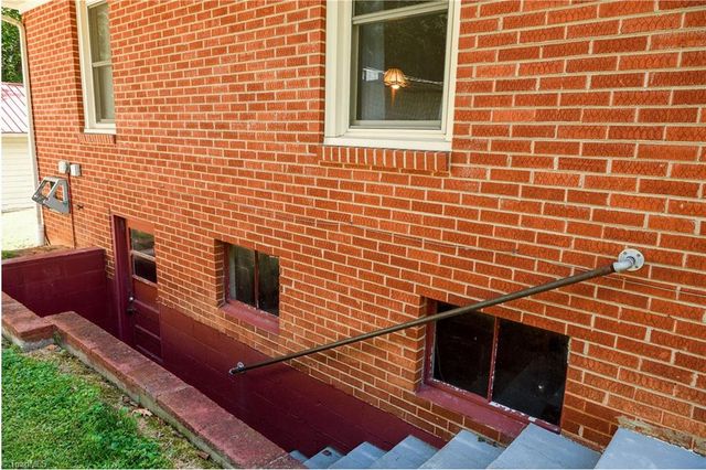 187 Red Sparrow Lane, Lexington, NC 27295