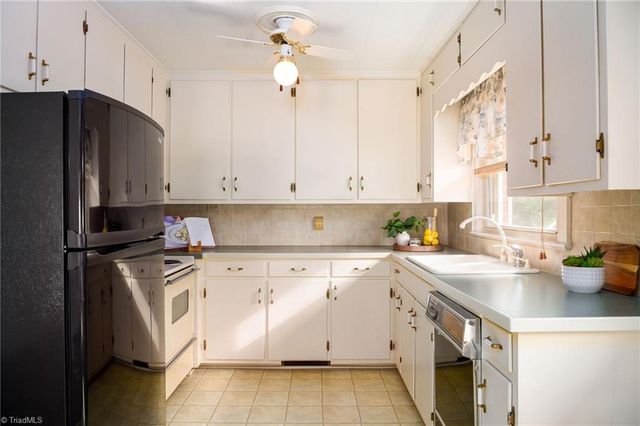 187 Red Sparrow Lane, Lexington, NC 27295