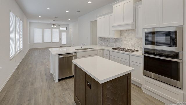 2420 Barkey Springs, San Antonio, TX 78245