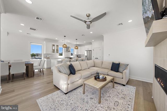 262 N 14TH ST, Surf City, NJ 08008