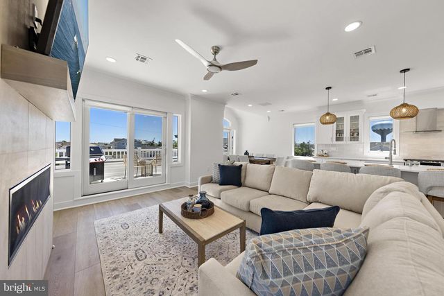 262 N 14TH ST, Surf City, NJ 08008